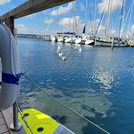 Prázdninový dům Hausboot Hecht *